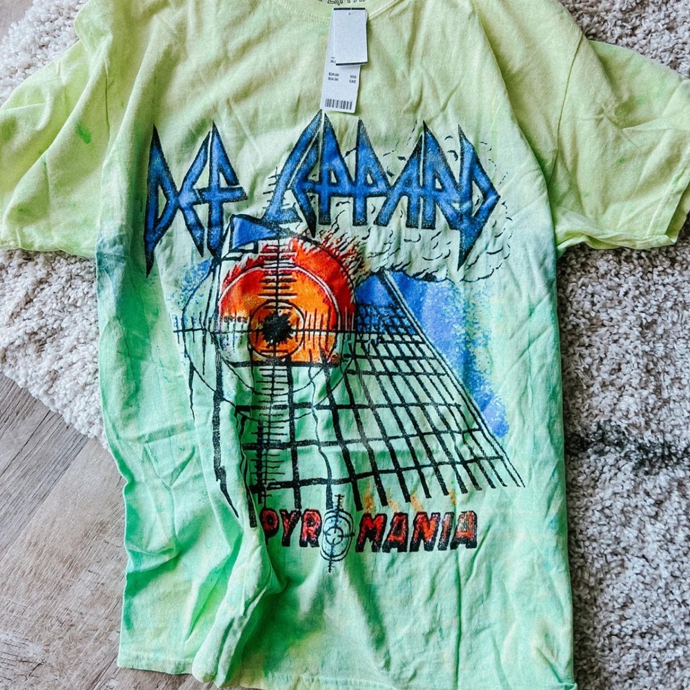 URBAN OUTFITTERS DEF LEPPARD TEE